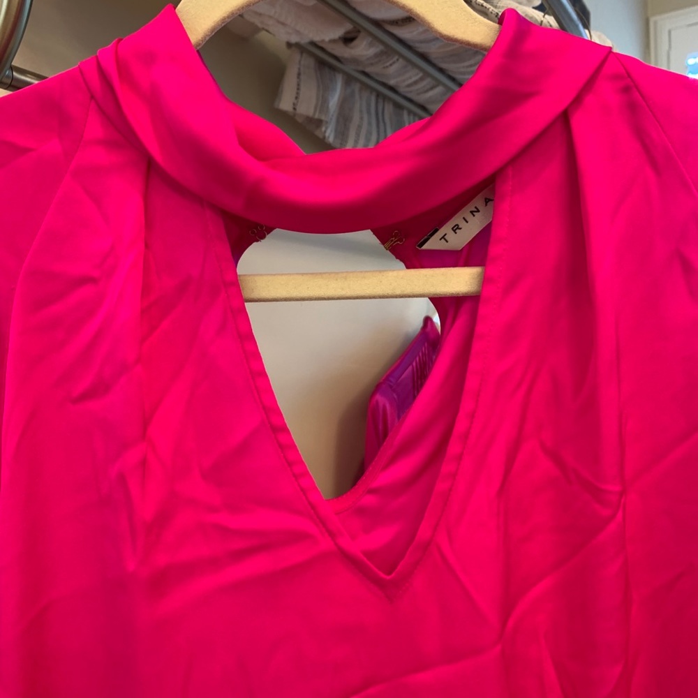 Trina Turk SILK pink blouse large. Keyhole in frnt
